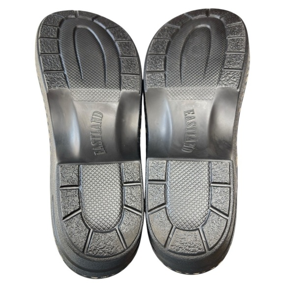 Eastland Kelsey Clog Slip On Loafer Casual Shoe Size 11 Round Toe 3334
NEW NWOB - Picture 3 of 12